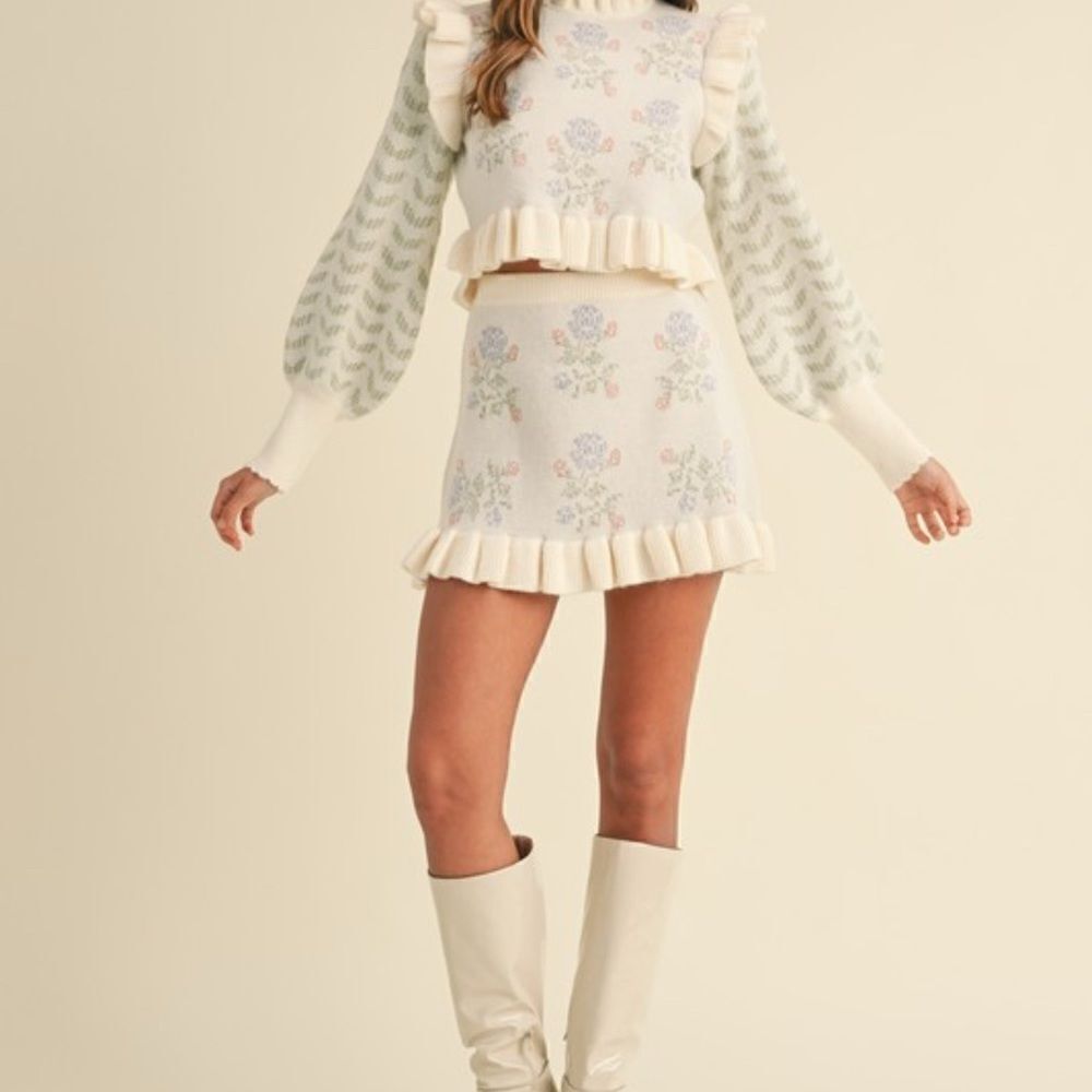999. White Ruffled Mini Skater Skirt - Picture 8 of 13